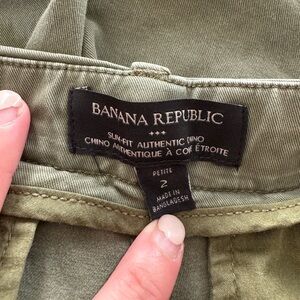 Banana Republic Olive Cropped, Chino Pants